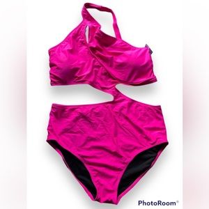 Fashion to Figure NWOT Plus Size Cutout Swimsuit